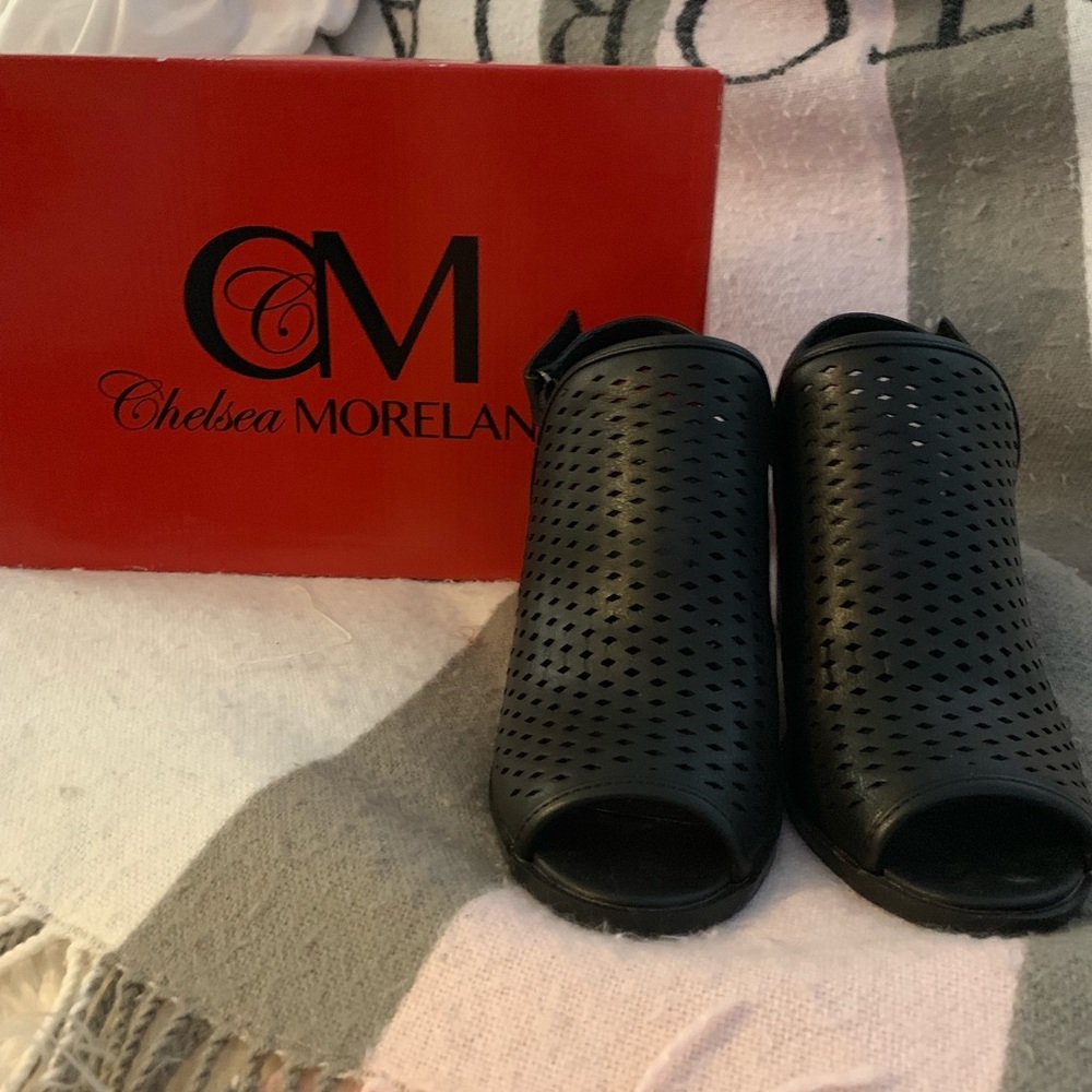 Black high hill sandals